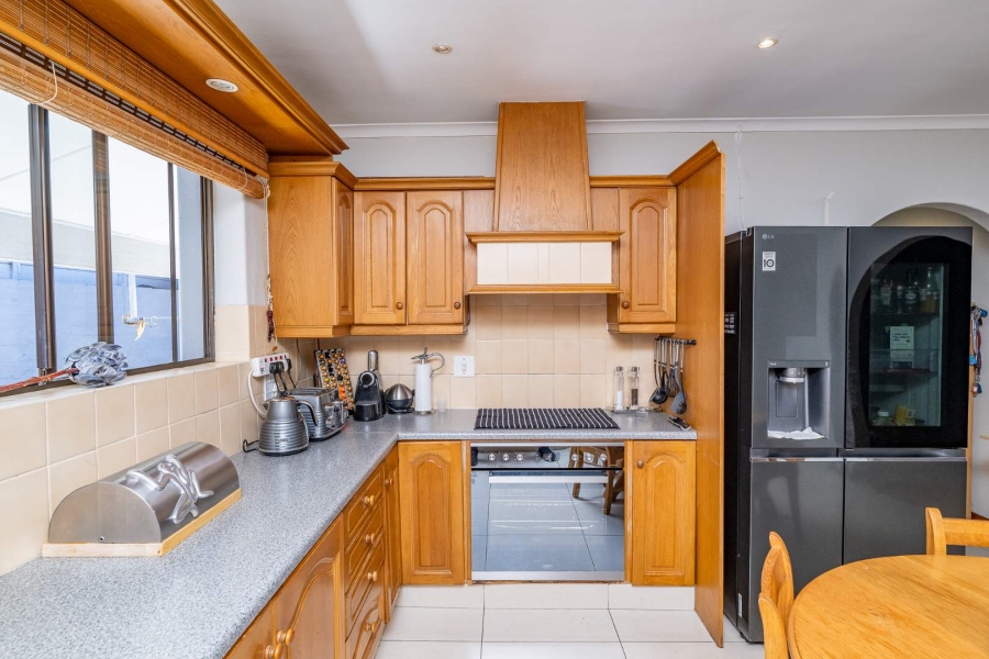 To Let 4 Bedroom Property for Rent in Plattekloof Western Cape